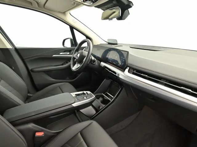 BMW 218 218d Active Tourer Luxury Line Sedan