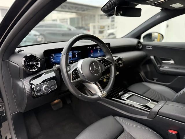 Mercedes-Benz A 180 A 180 d