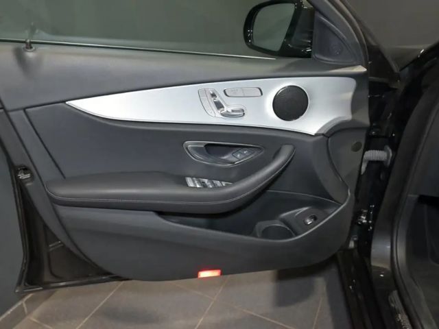 Mercedes-Benz E 220 AVANTGARDE E 220 d Sedan