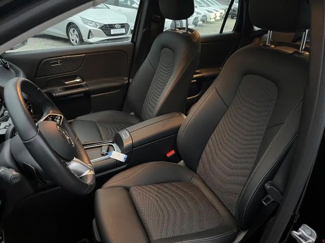 Mercedes-Benz GLA 180 *LED Navi Sitzh. Rückfahrkamera DAB*