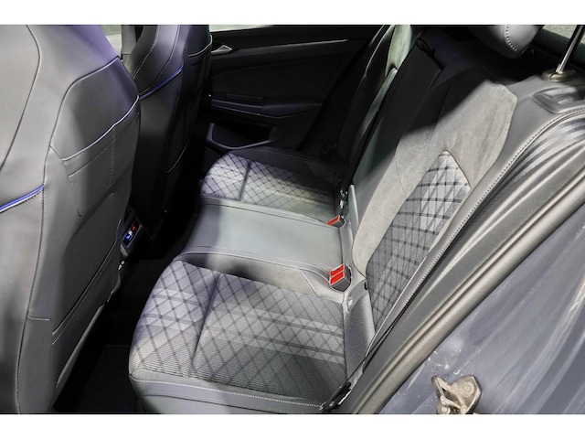 Volkswagen Golf 1.5 eTSI Plus Style