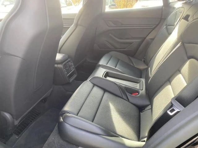 Porsche Taycan 71kWh