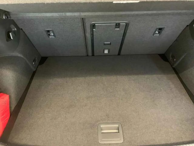 Volkswagen Golf 1.5 eTSI Golf VIII R-Line