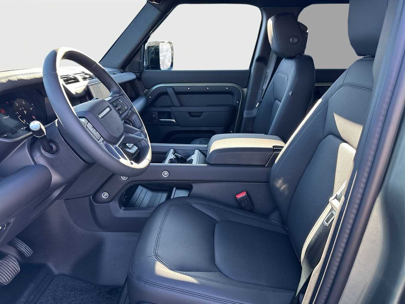 Land Rover Defender 110 Dynamic SE