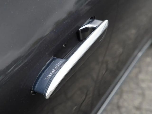 Mercedes-Benz EQE 300 Sedan