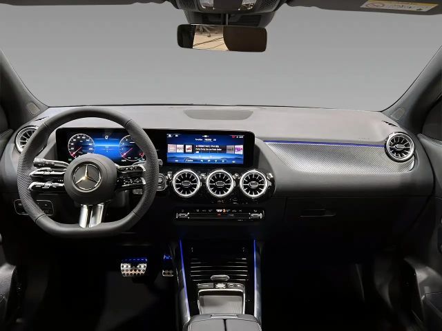 Mercedes-Benz GLA 200 AMG Line