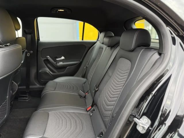 Mercedes-Benz A 180 A 180 d