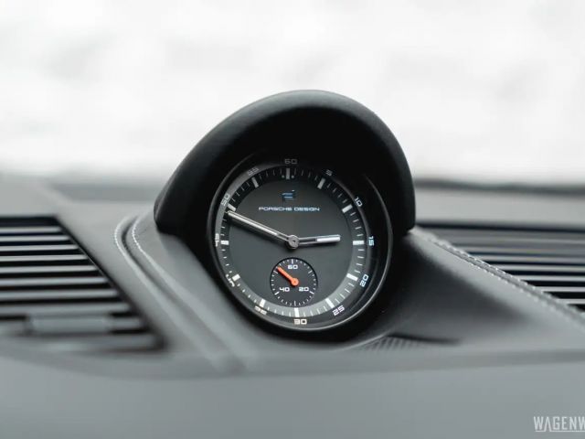 Porsche 992 4 Cabrio GTS Targa