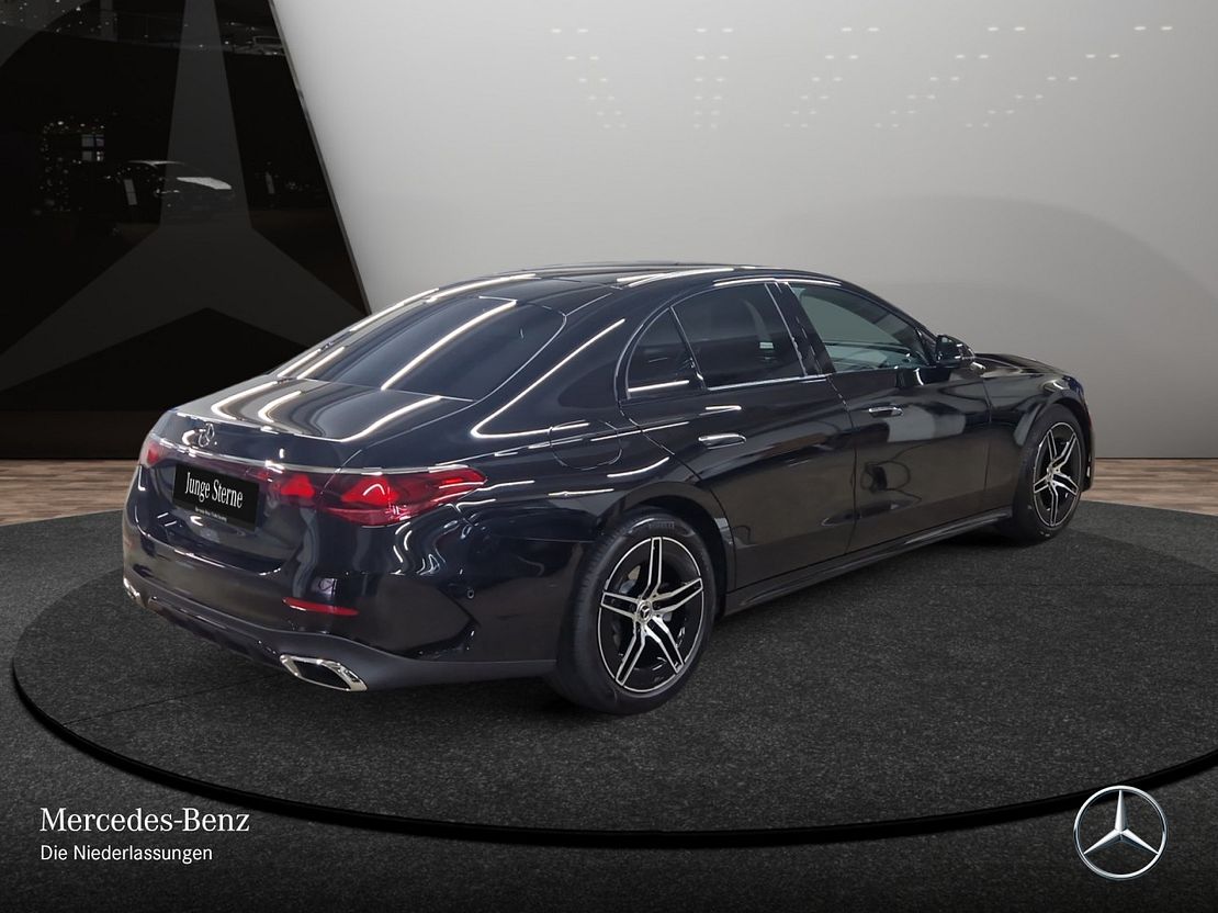 Mercedes-Benz E 200 Sedan