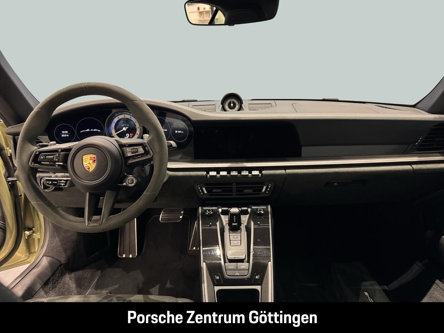 Porsche 911 992 Cabriolet Carrera GTS