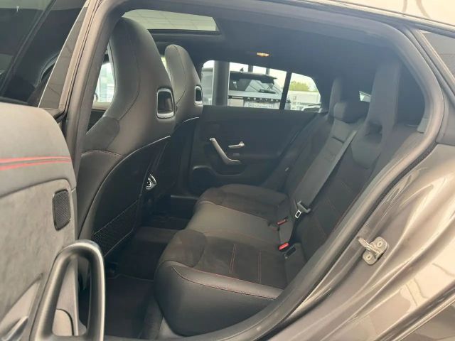 Mercedes-Benz CLA 200 AMG Line