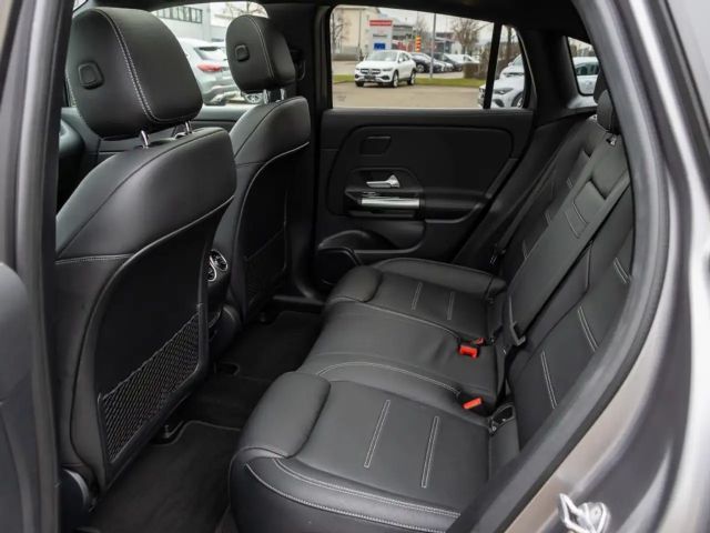 Mercedes-Benz EQA 300 4MATIC AMG Line