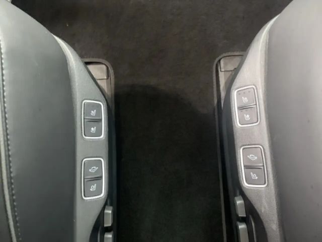 Hyundai Staria Signature