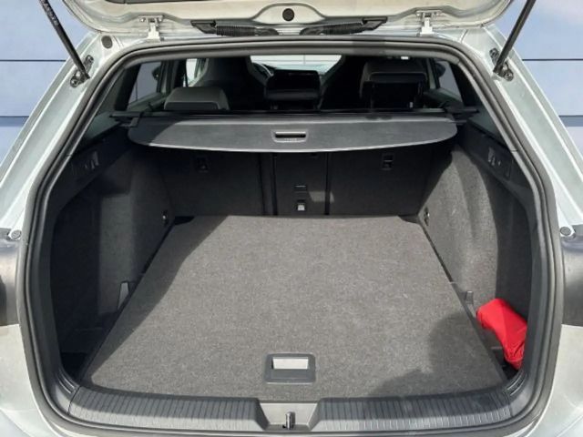 Volkswagen Golf 1.5 eTSI DSG R-Line Variant