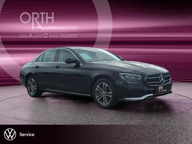 Mercedes-Benz E 200 Sedan
