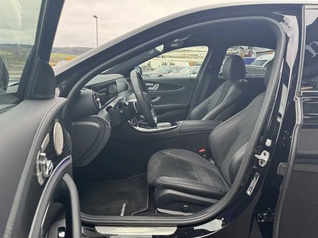 Mercedes-Benz E 220 AMG Line E 220 d Sedan