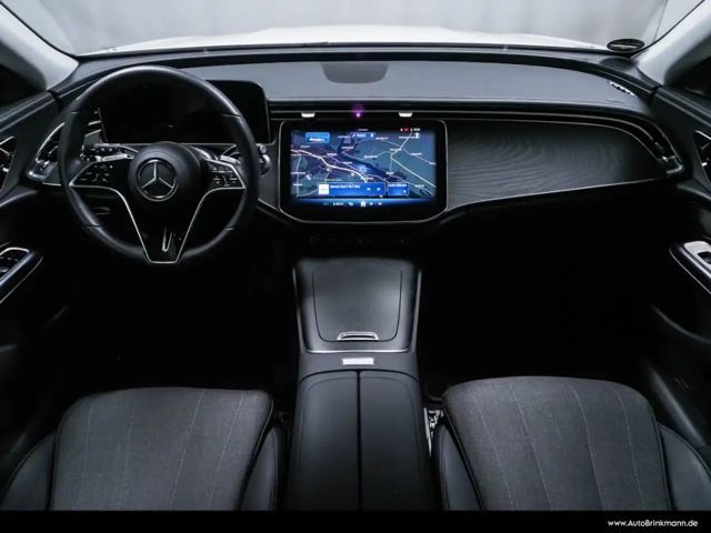 Mercedes-Benz E 200 AVANTGARDE