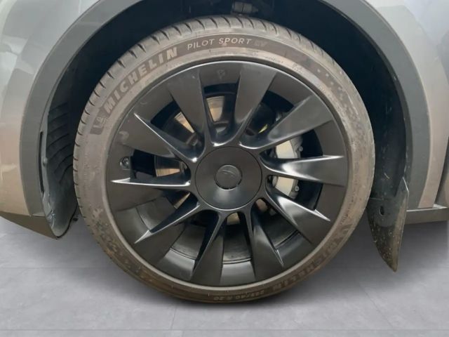 Tesla Model Y AWD Long Range