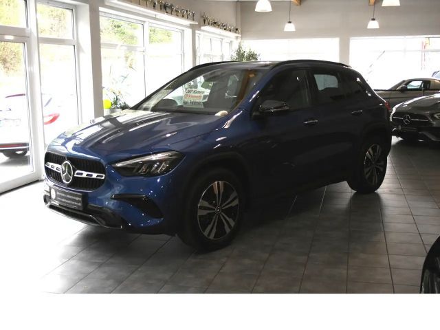 Mercedes-Benz GLA 200 Progr. Night*360°*Memory*MBUX*Distronic