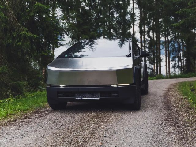 Tesla Cybertruck Cybertruck "foundation series" EU Zulassung