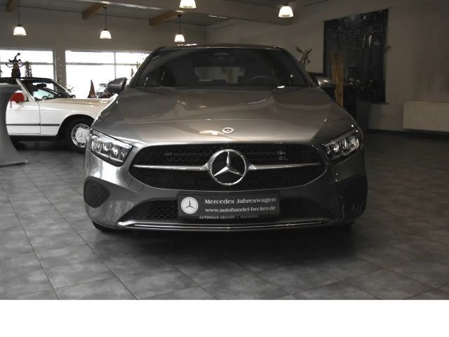 Mercedes-Benz A 180 Progres. Advanced *DISTRONIC*Volldigit.Display