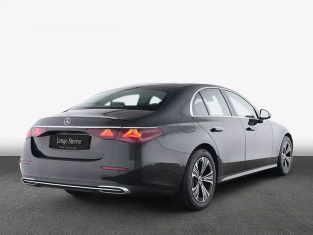 Mercedes-Benz E 200 Sedan