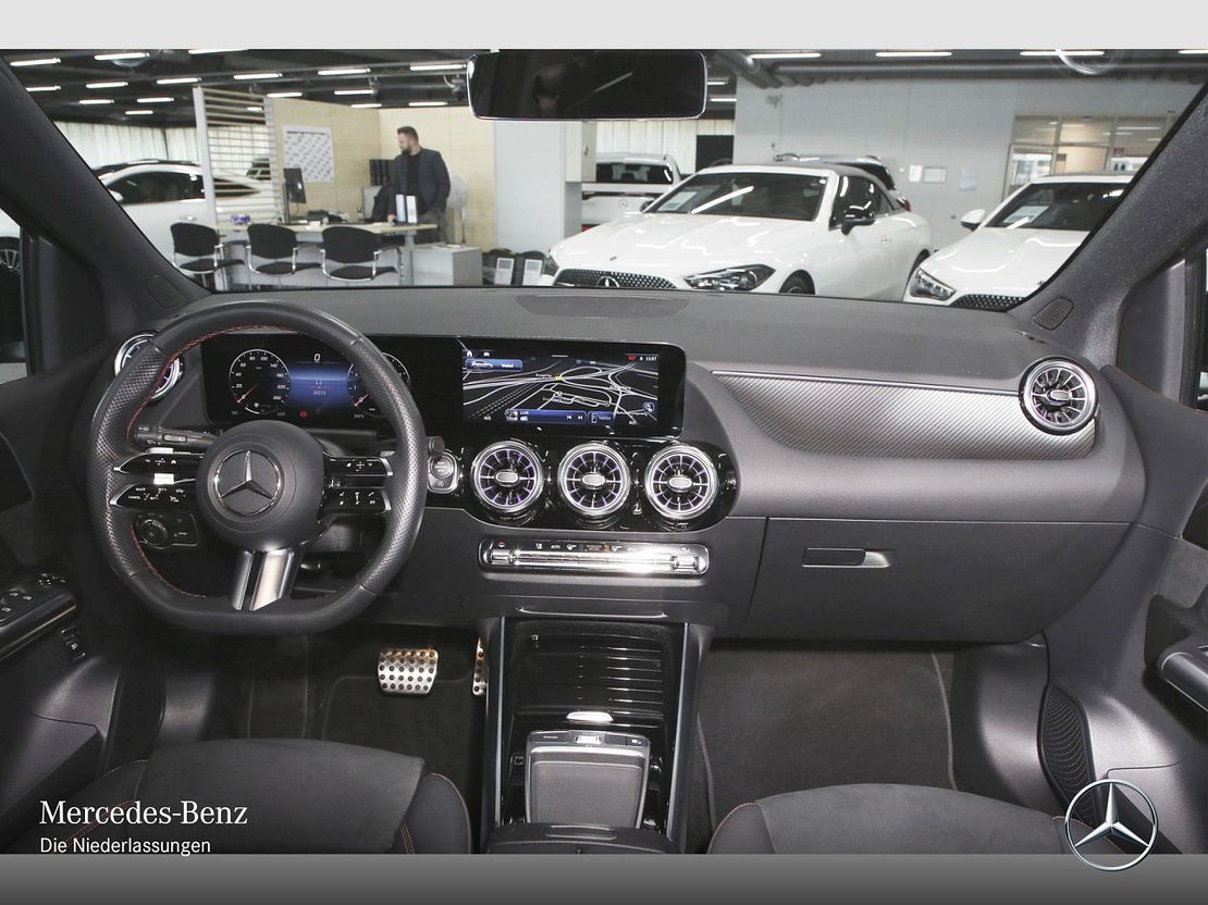 Mercedes-Benz B 200 AMG Line Sedan