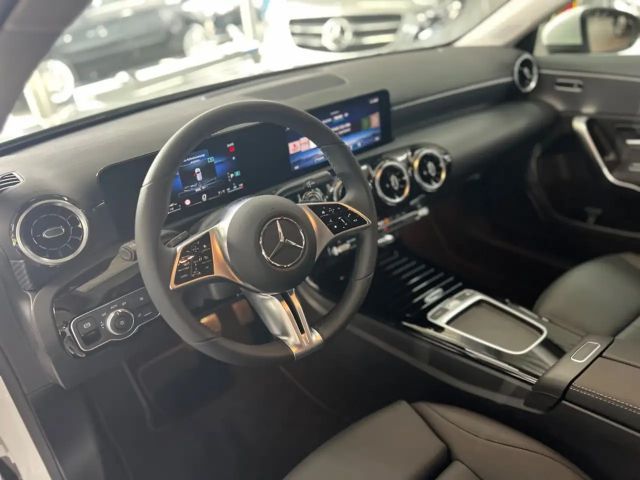 Mercedes-Benz A 180 A 180 d Progressive