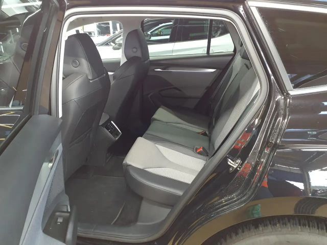 Skoda Enyaq 85x *AHK*WÄRME*ACC*NAVI*R-CAM*LED*SHZ*DAB*