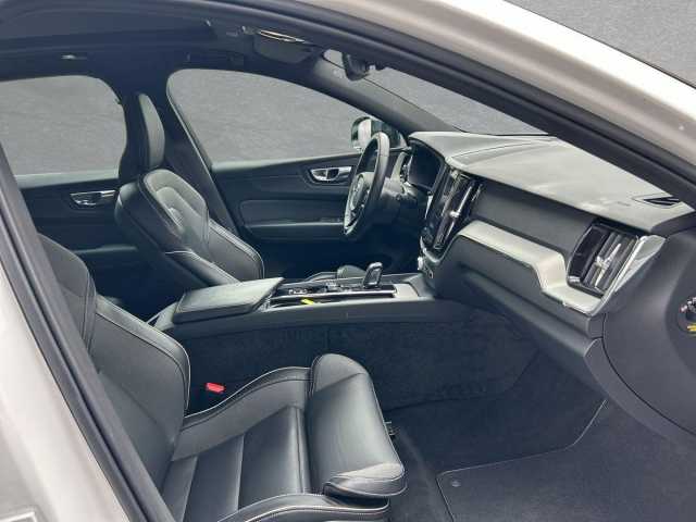 Volvo XC60 AWD R-Design Recharge