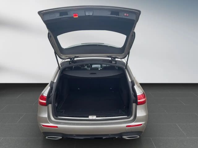 Mercedes-Benz E 220 4MATIC AMG Line