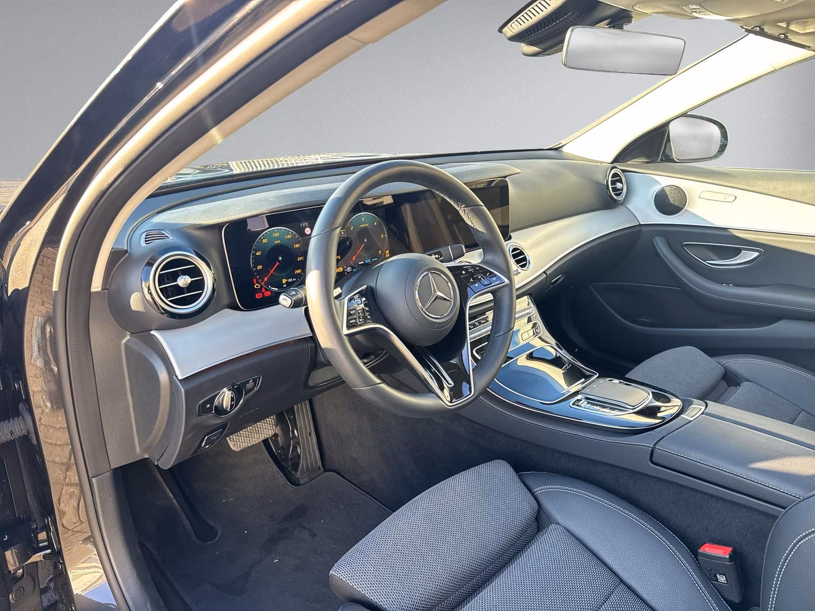 Mercedes-Benz E 220 AVANTGARDE E 220 d Estate