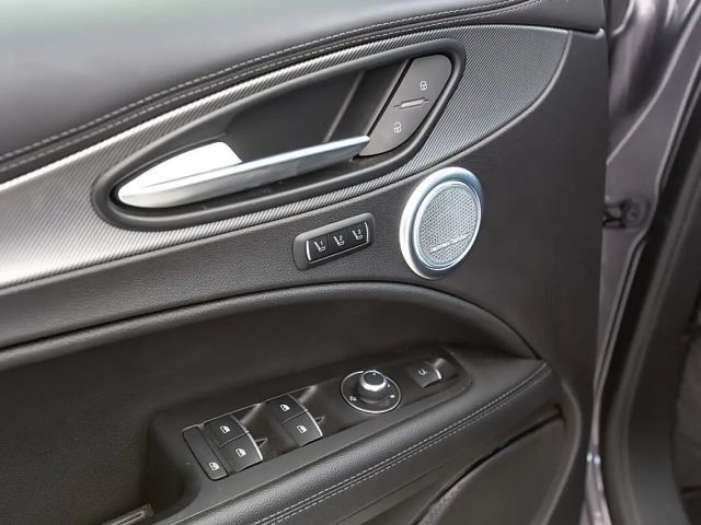 Alfa Romeo Stelvio AT8 Q4 Veloce