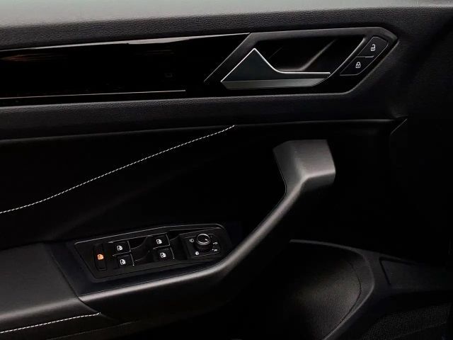 Volkswagen T-Roc 1.5 TSI DSG R-Line