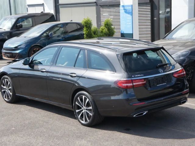 Mercedes-Benz E 300 AVANTGARDE E 300 de