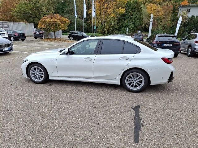 BMW 320 320i M-Sport Sedan