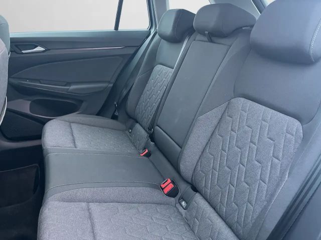 Volkswagen Golf Life Variant