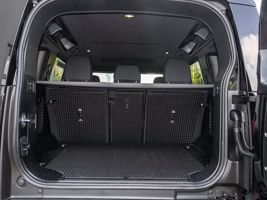 Land Rover Defender 110 Dynamic SE