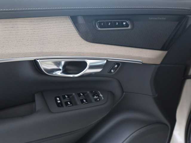 Volvo XC90 AWD Dark Plus Recharge T8