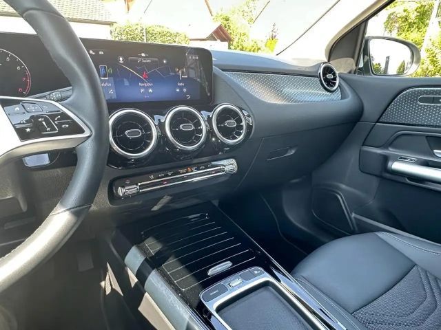 Mercedes-Benz B 200 Progressive Sedan