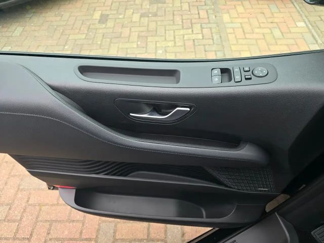 Hyundai Staria Signature