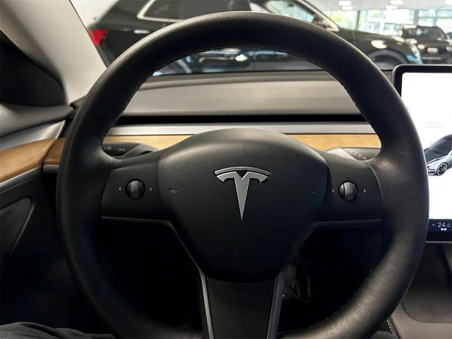 Tesla Model 3 AWD Performance