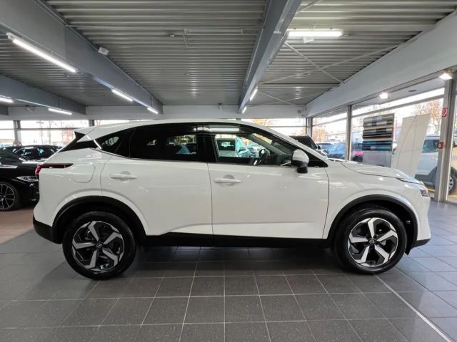 Nissan Qashqai 1.3 Connecta LED+KEYLESS+360°+ACC+VC uvm