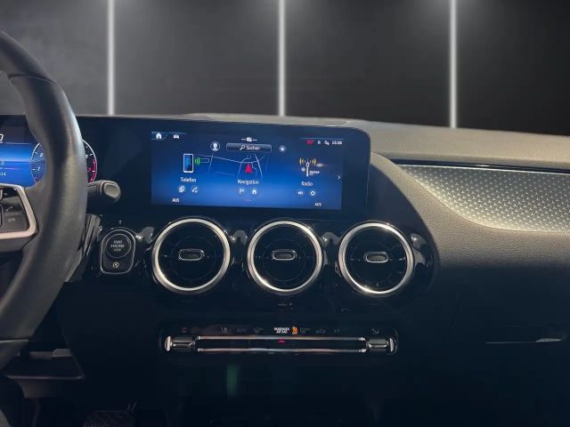 Mercedes-Benz GLA 200 *AHK*Totwinkel*Kamera*LED*Winterpaket