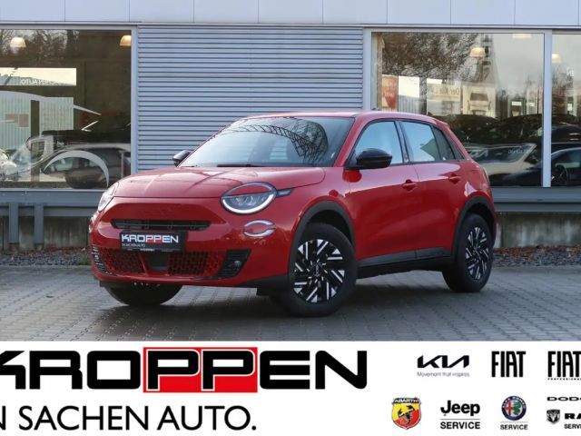 Fiat 600e RED Apple Carplay Android Auto Klima PDC hinten