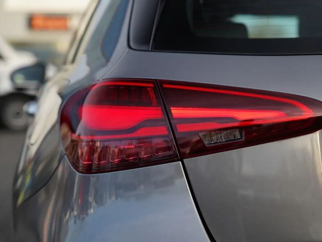 Mercedes-Benz A 180 Hatchback Progressive