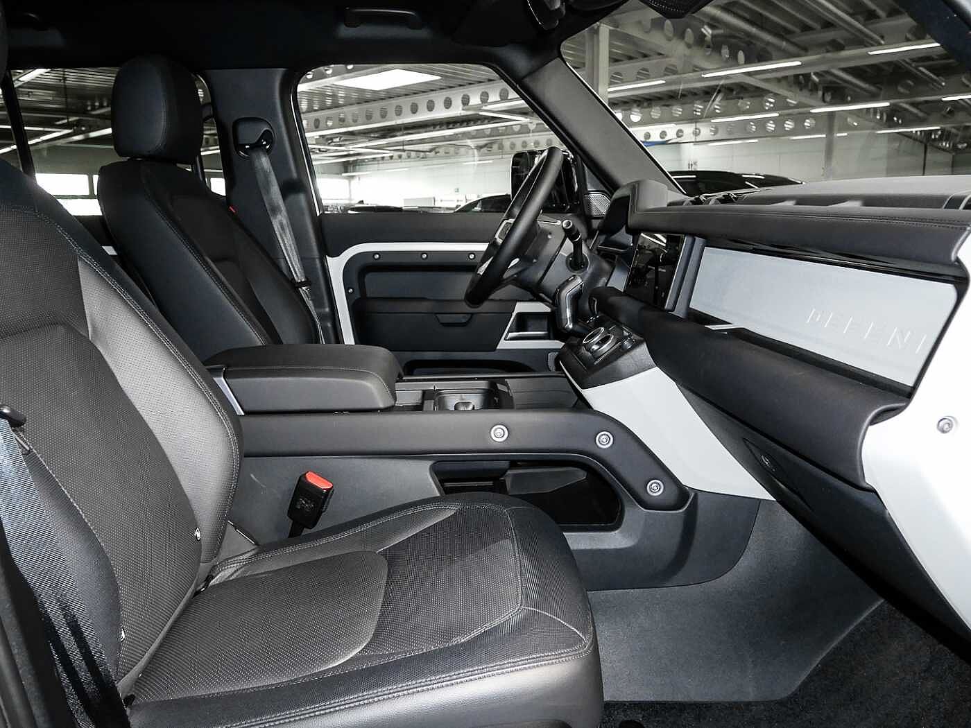 Land Rover Defender 110 Dynamic SE