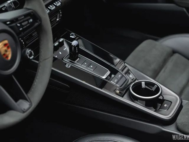 Porsche 992 4 Cabrio GTS Targa