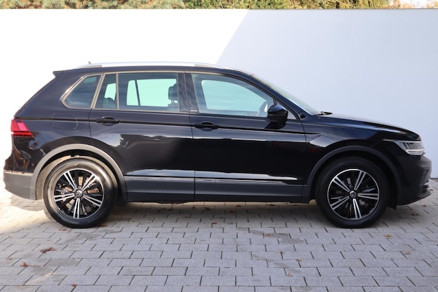 Volkswagen Tiguan Tiguan 1,5 TSI Active Klima Navi Einparkhilfe