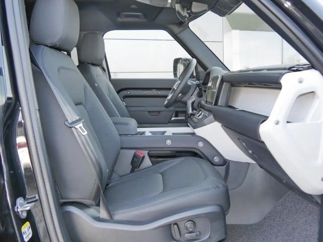 Land Rover Defender 110 Dynamic SE